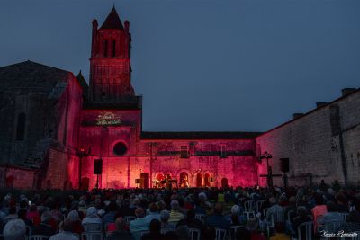 Un Violon sur la Ville à l'Abbaye de Sablonceaux ©Xavier Renaudin