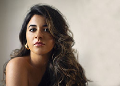 Amina Edris Soprano | Un Violon sur le sable