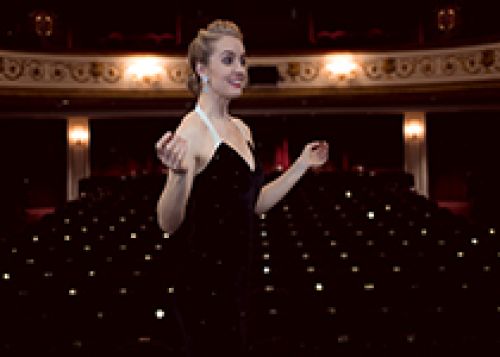 Emma Kate Nelson &amp; Cie Chant et claquettes | Un Violon sur le sable